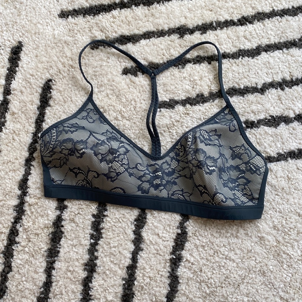 Lululemon live in lace bra size medium